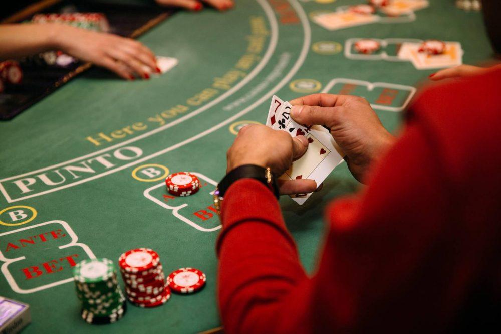 The Connection Between Casinos and Sports: From Betting to Sponsorship